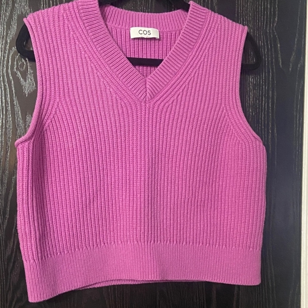 COS Women's V-Neck Sweater Vest in Pink